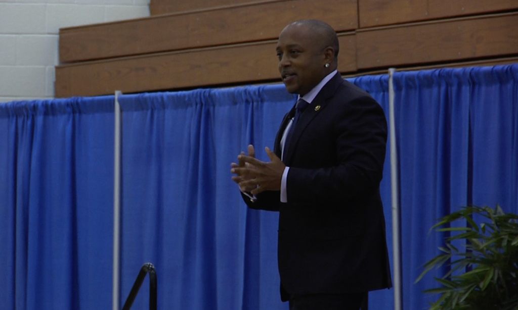 Shark Tank entrepreneur shares his business philosophy with Quinnipiac students