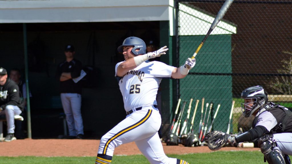 Offense+shines+as+Quinnipiac+splits+Saturday+doubleheader+with+Canisius