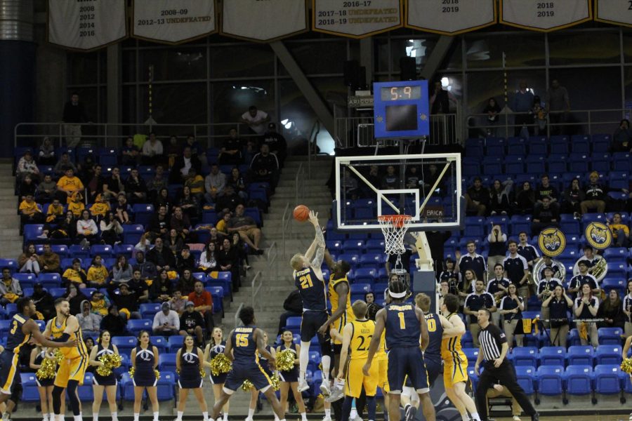 Key contributions all around lead Quinnipiac to streak-snapping win over Canisius